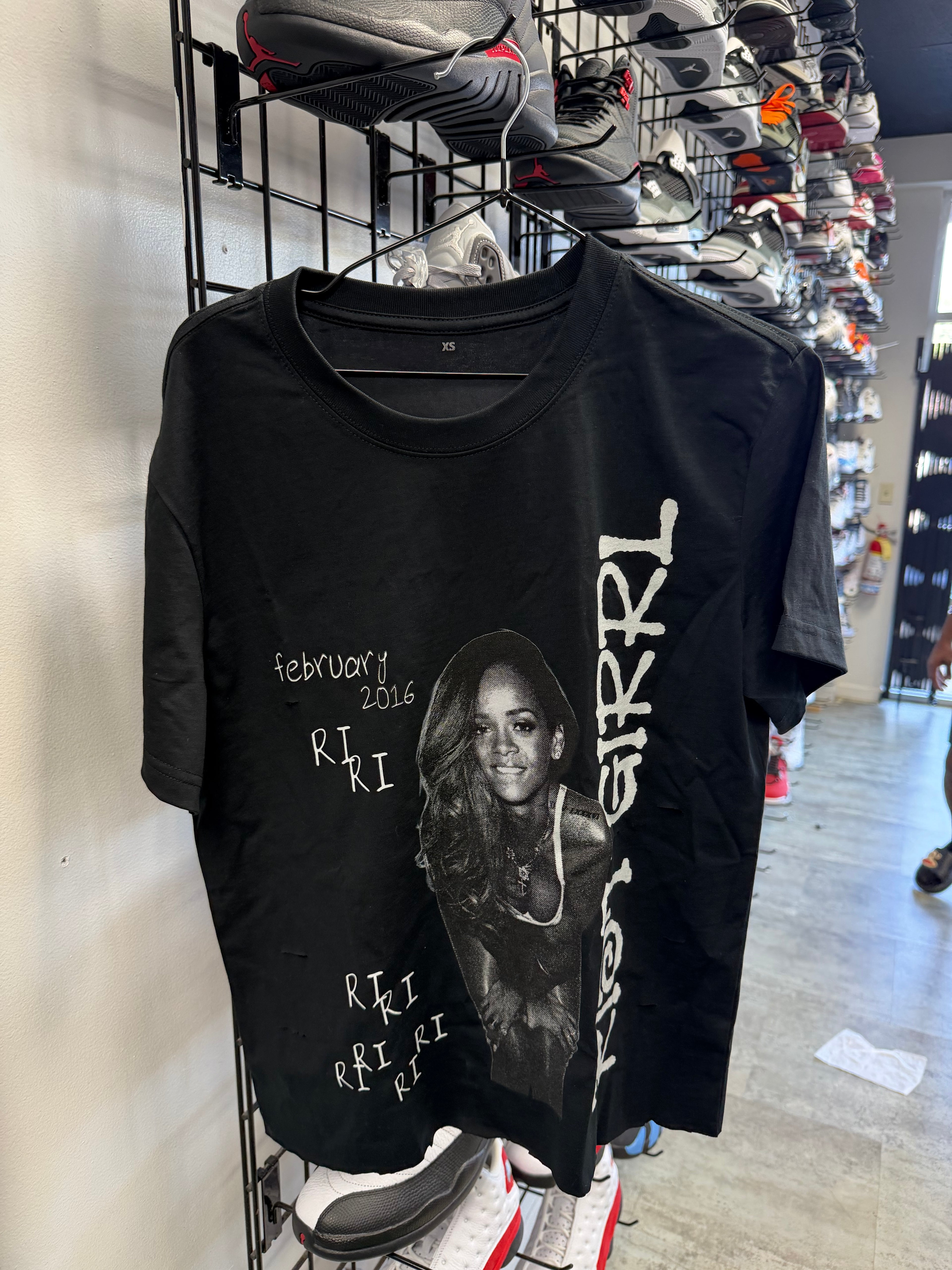 Riri Riot ( Black )