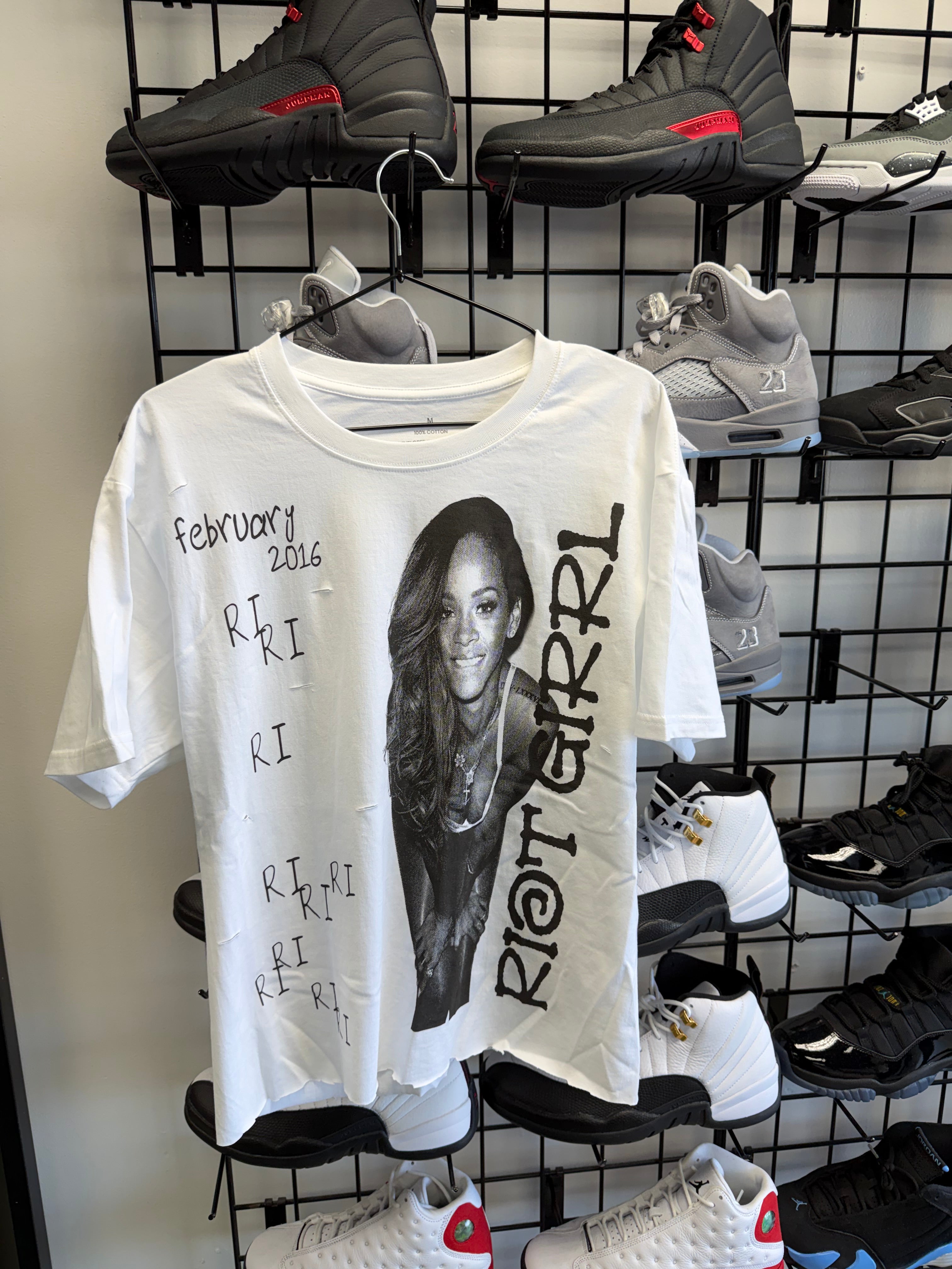Riri Riot ( White )